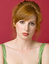 Amber shows her sweet pussy