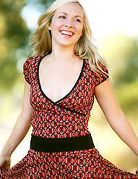 Passionate blonde from Met Art just wants you to see her in action