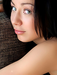 Gorgeous brunette babe poses on the floor for us.