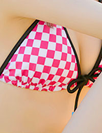 Tanaka is looking hot as hell in a checkered pink bikini today.